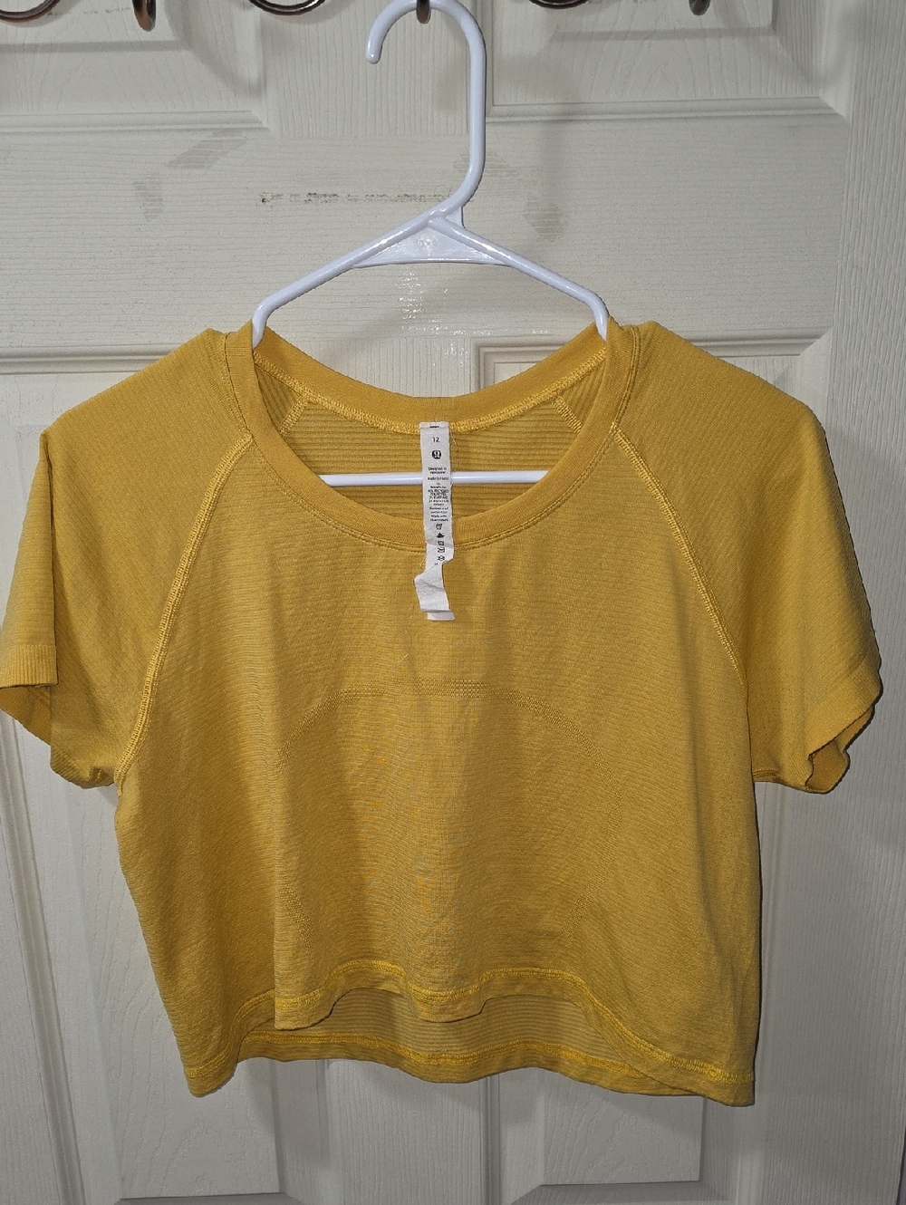 Lululemon athletica Women's Yellow Boyfriend Cropped Tee Size 12